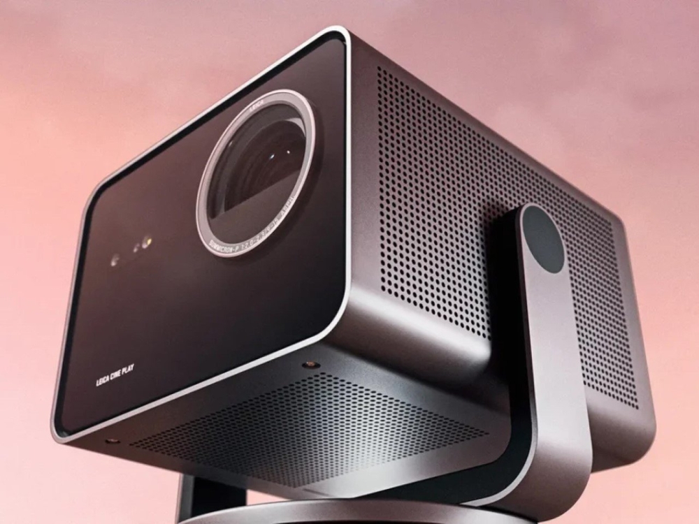 Bild 1 von Leica Cine Play 1. Der 4K-Superbeamer der deutschen Edelmarke. Traumbild. 3-Laser! WLAN. Alle Apps!