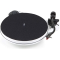 Bild 3 von Pro-Ject RPM 1 Carbon. Stylischer Plattenspieler. Carbon-Tonarm. Ausgelagerter Antrieb. Ortofon 2M R