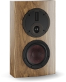 Bild 1 von DALI Rubikore On Wall. Neuheit. Flacher, wandhängender 2-Weg-HighEnd-Lautsprecher. Kore-Technologie.  / (Farbe) Walnuß